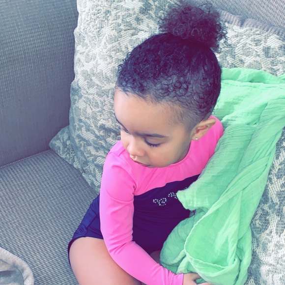 Meet your Posher, Jennifer - Picture 3 of 4